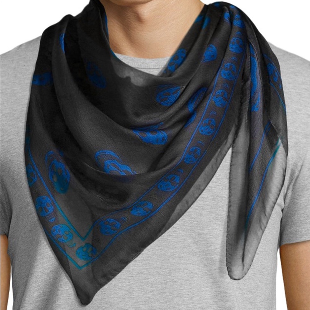 Alexander McQueen skull scarf
